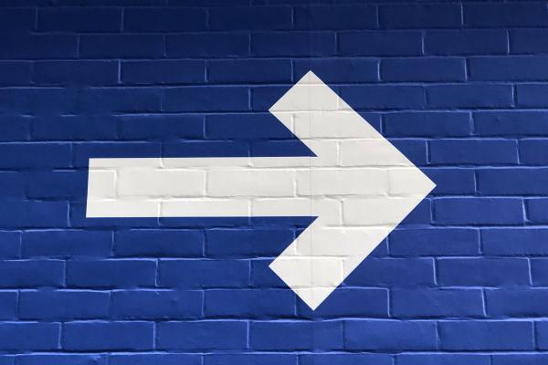 Image of a white arrow on a blue background